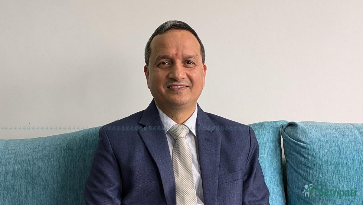 गभर्नर पौडेलले डा. गुणाकर भट्टलाई गभर्नरको कार्यालयमा ल्याए : राजीनामा अस्वीकृत