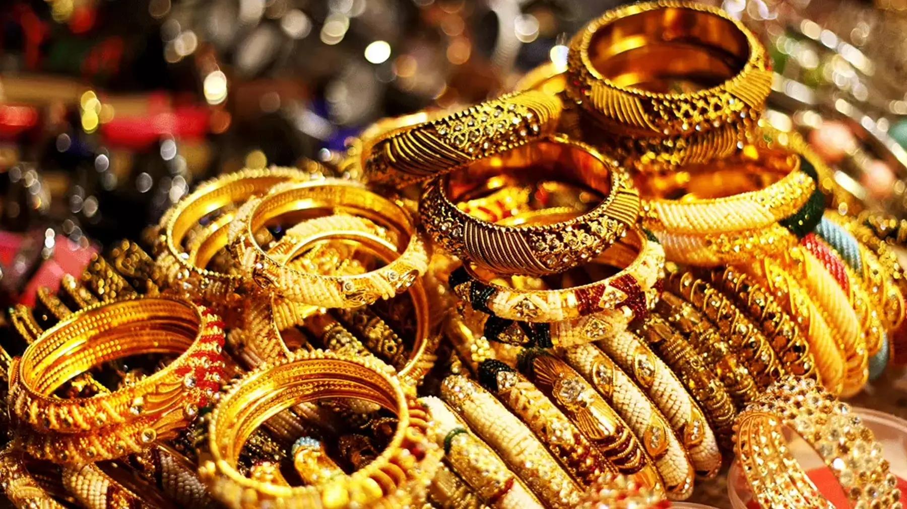 आइतबार सुनचाँदी महँगियो: सुन तोलामा २३०० र चाँदी ४० रुपैयाँ बढ्यो