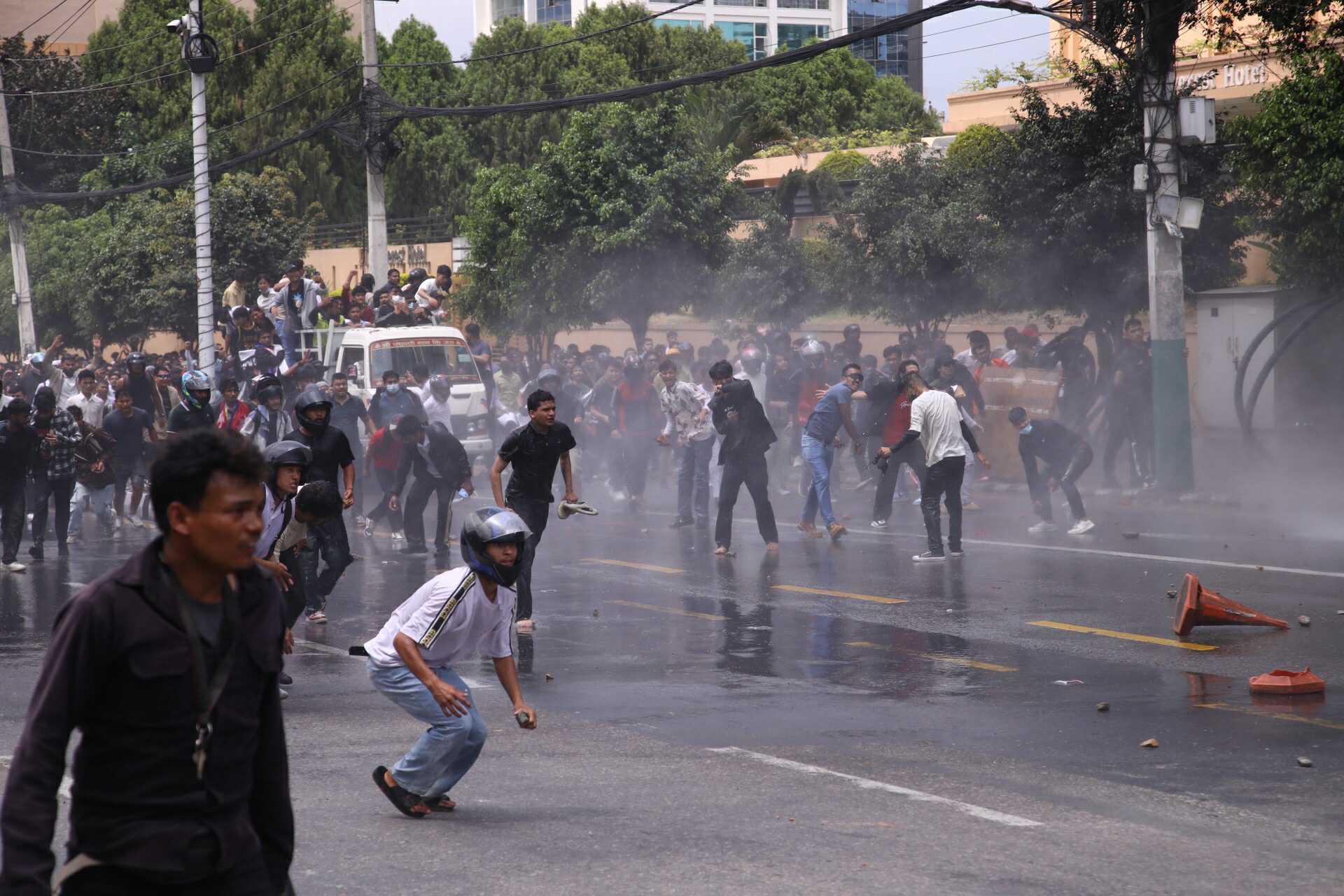 बानेश्वरमा जेनजी प्रदर्शनमा प्रहरीको अत्यधिक बल प्रयोग, कम्तीमा १५ जनाको मृत्यु