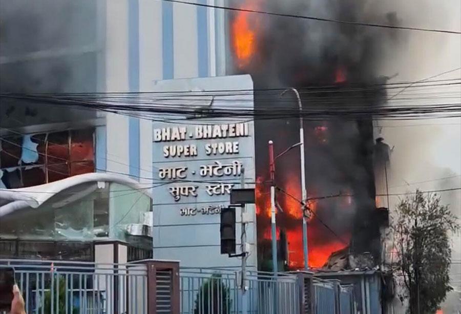 भाटभटेनी नक्सालमा लुटपाट र आगजनी