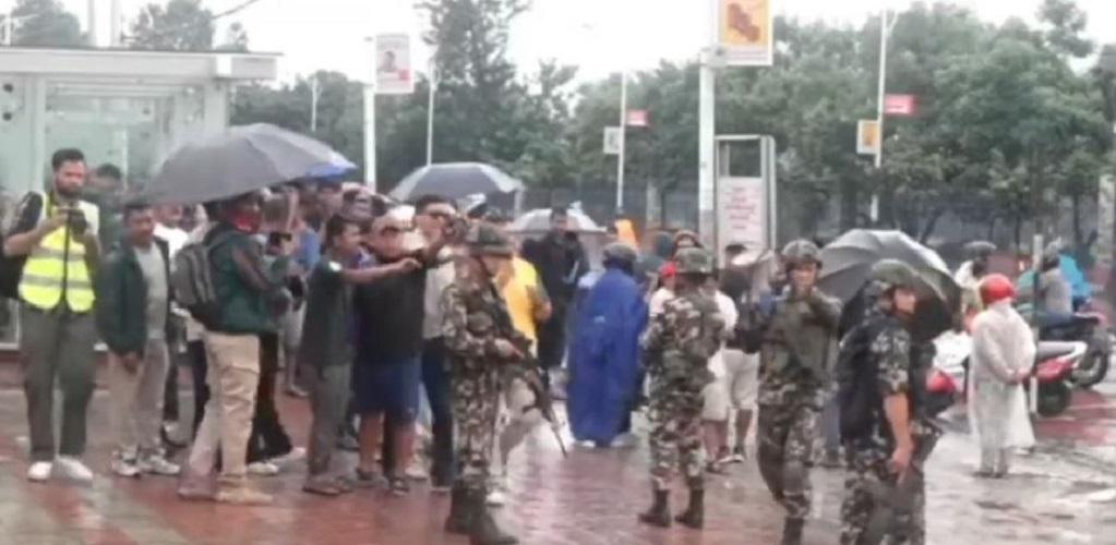 राजनीतिक अस्थिरताले अन्तर्राष्ट्रिय व्यापारमा संकट, सीमा नाका अवरुद्ध, चाडबाडको तयारीमा असर