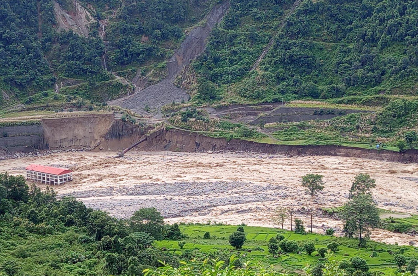 भारी वर्षाबाट ३२ जलविद्युत आयोजना प्रभावित — इलाममा सबैभन्दा बढी क्षति
