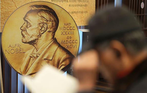 धातु–जैविक ढाँचा विकास गर्ने तीन वैज्ञानिकलाई २०२५ को रसायनशास्त्रमा नोबेल पुरस्कार