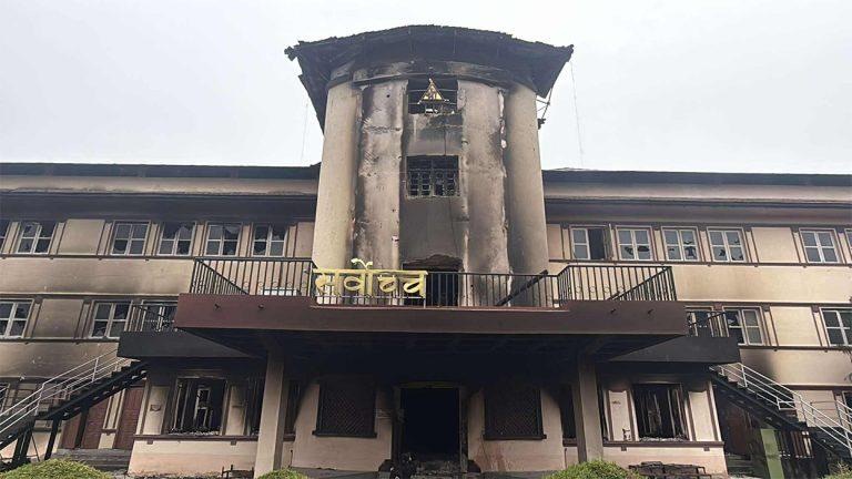 प्रतिनिधि सभा विघटनविरुद्ध सर्वोच्च अदालतमा रिट दायर, नयाँ मुद्दा दर्ताको पहिलो दिनमै राजनीतिक हलचल